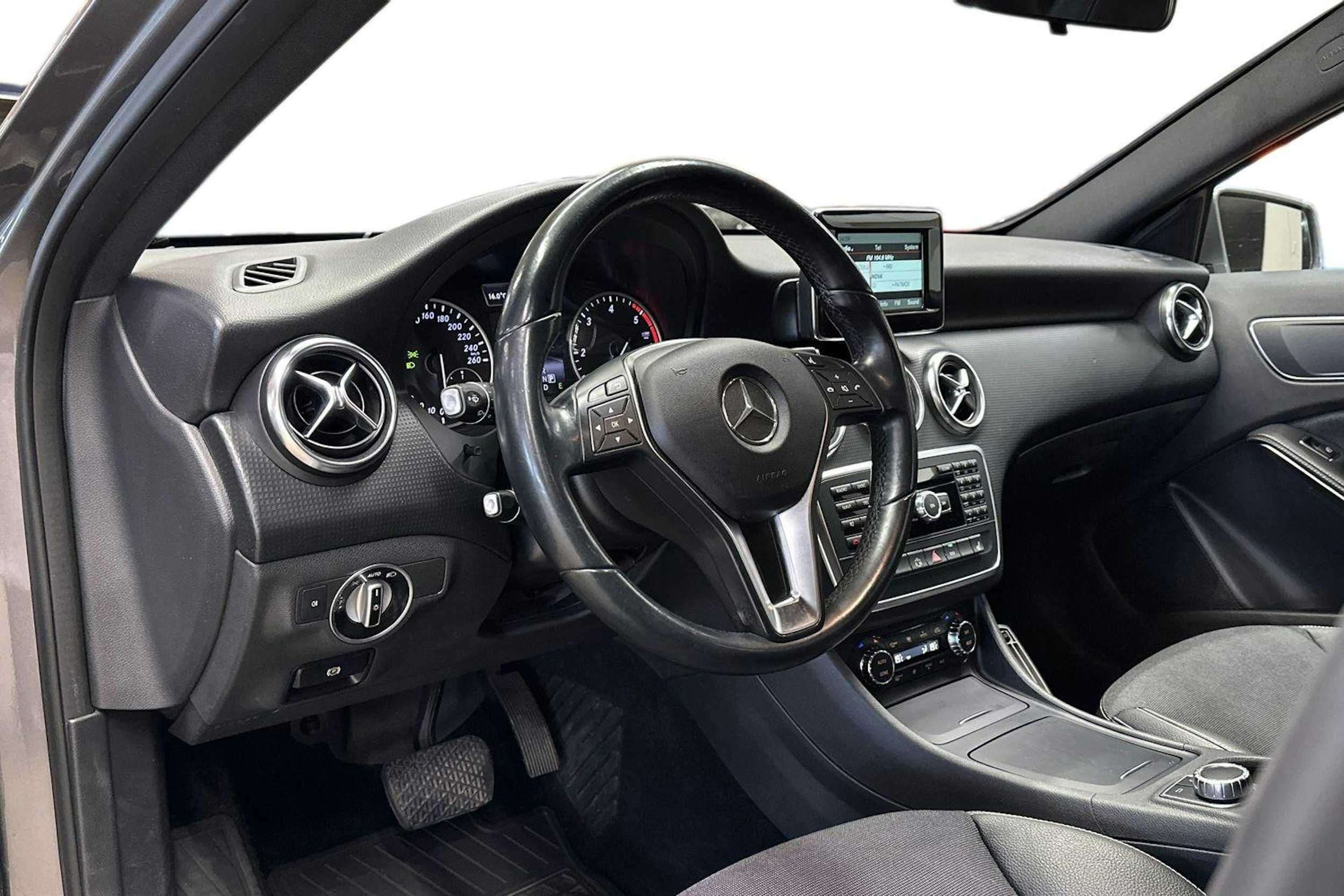harmaa Mercedes-Benz A 2014 kuva 7.