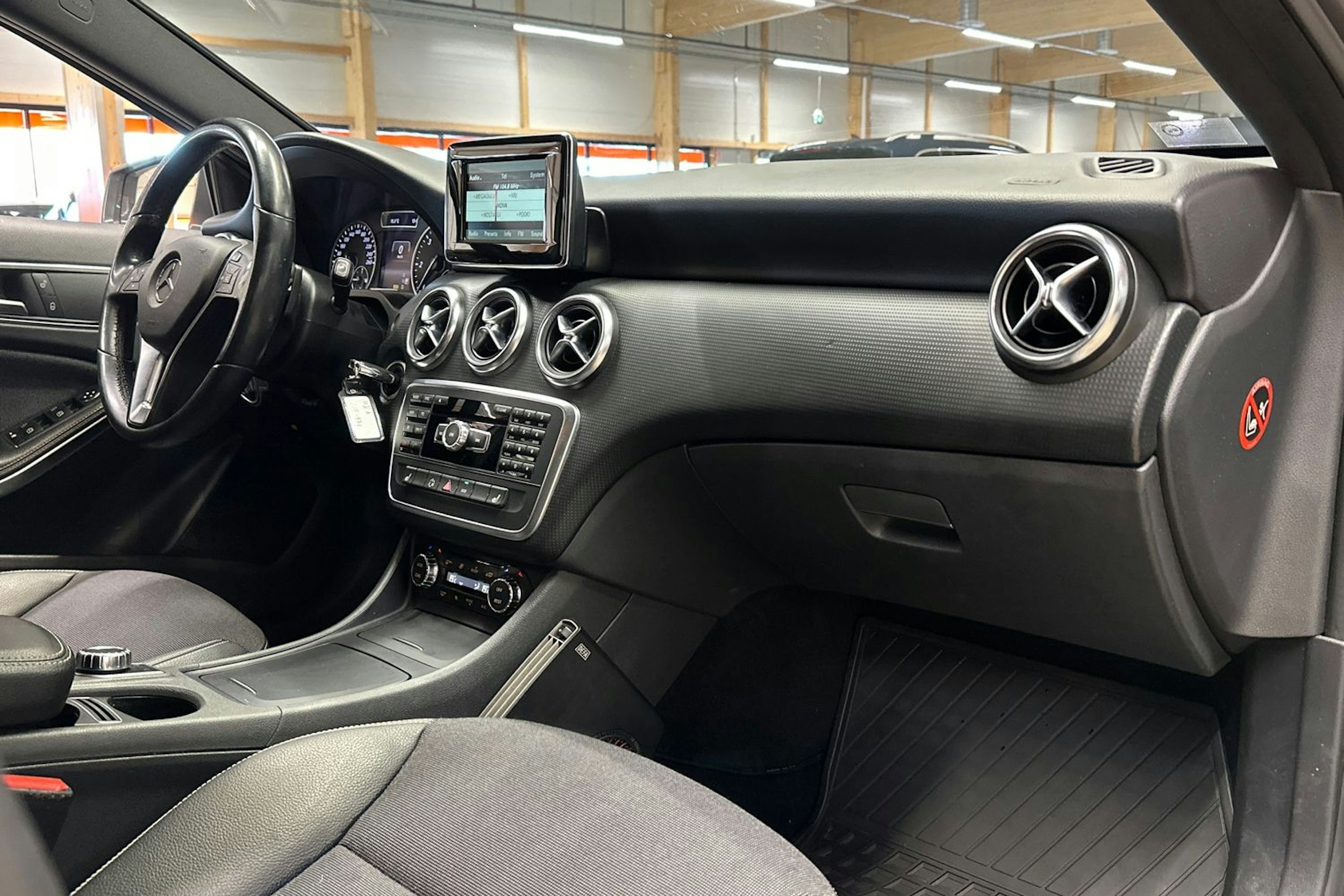 harmaa Mercedes-Benz A 2014 kuva 14.