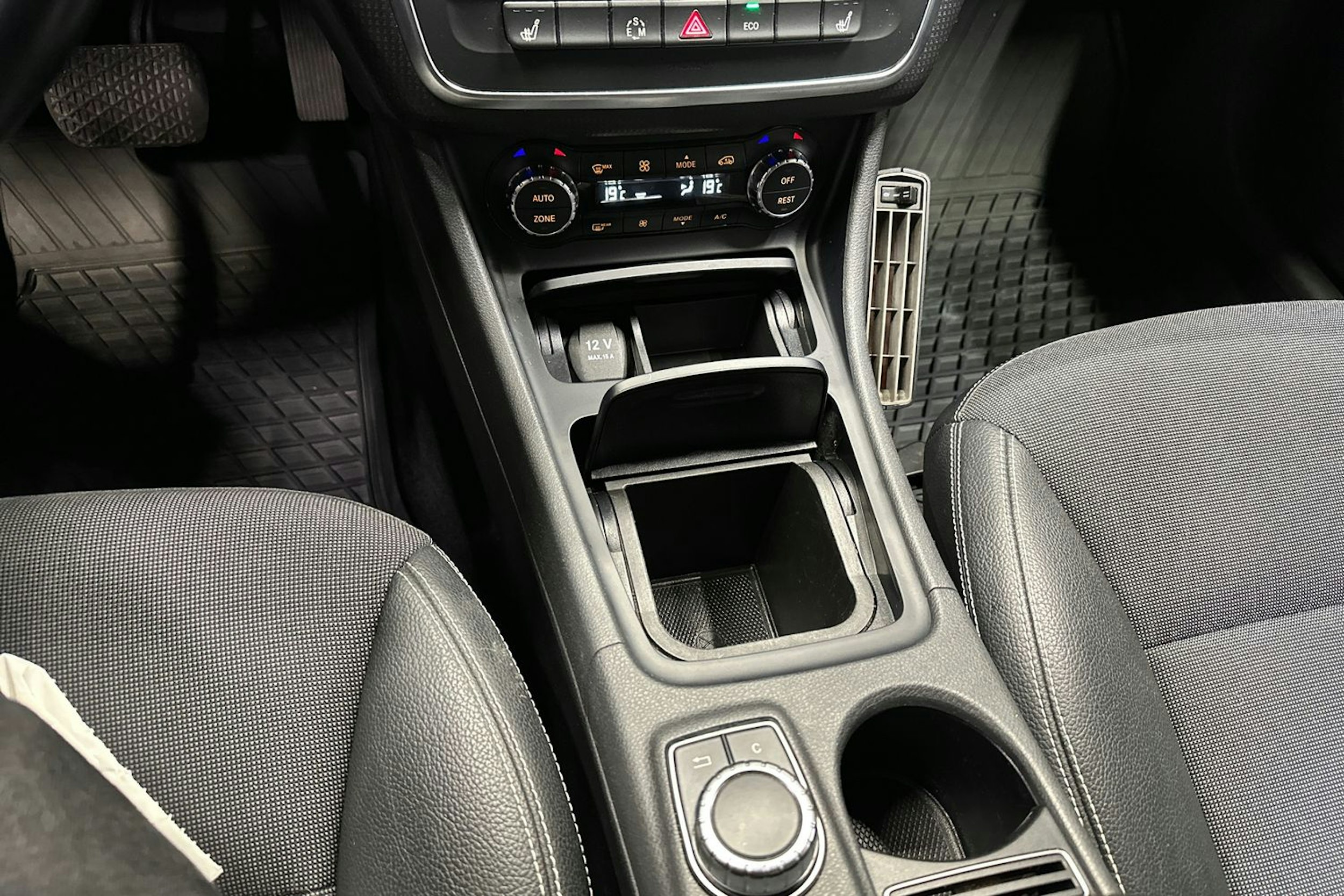 harmaa Mercedes-Benz A 2014 kuva 22.