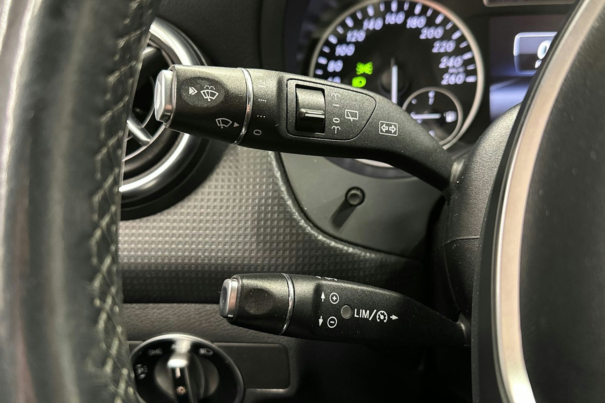 harmaa Mercedes-Benz A 2014 kuva 24.