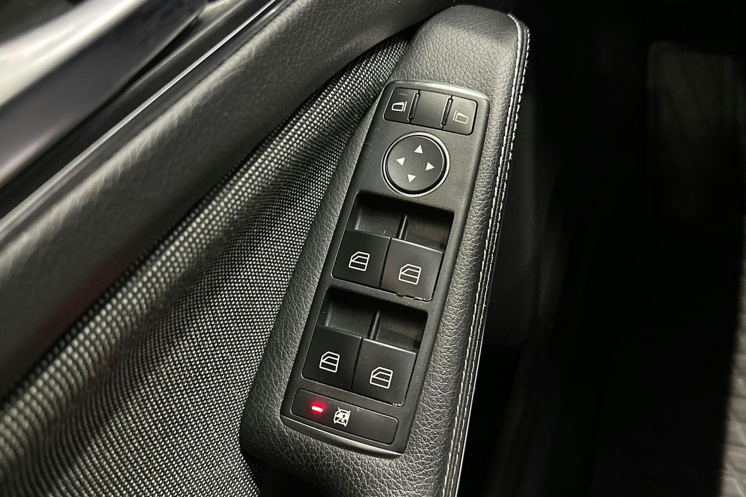 harmaa Mercedes-Benz A 2014 kuva 28.