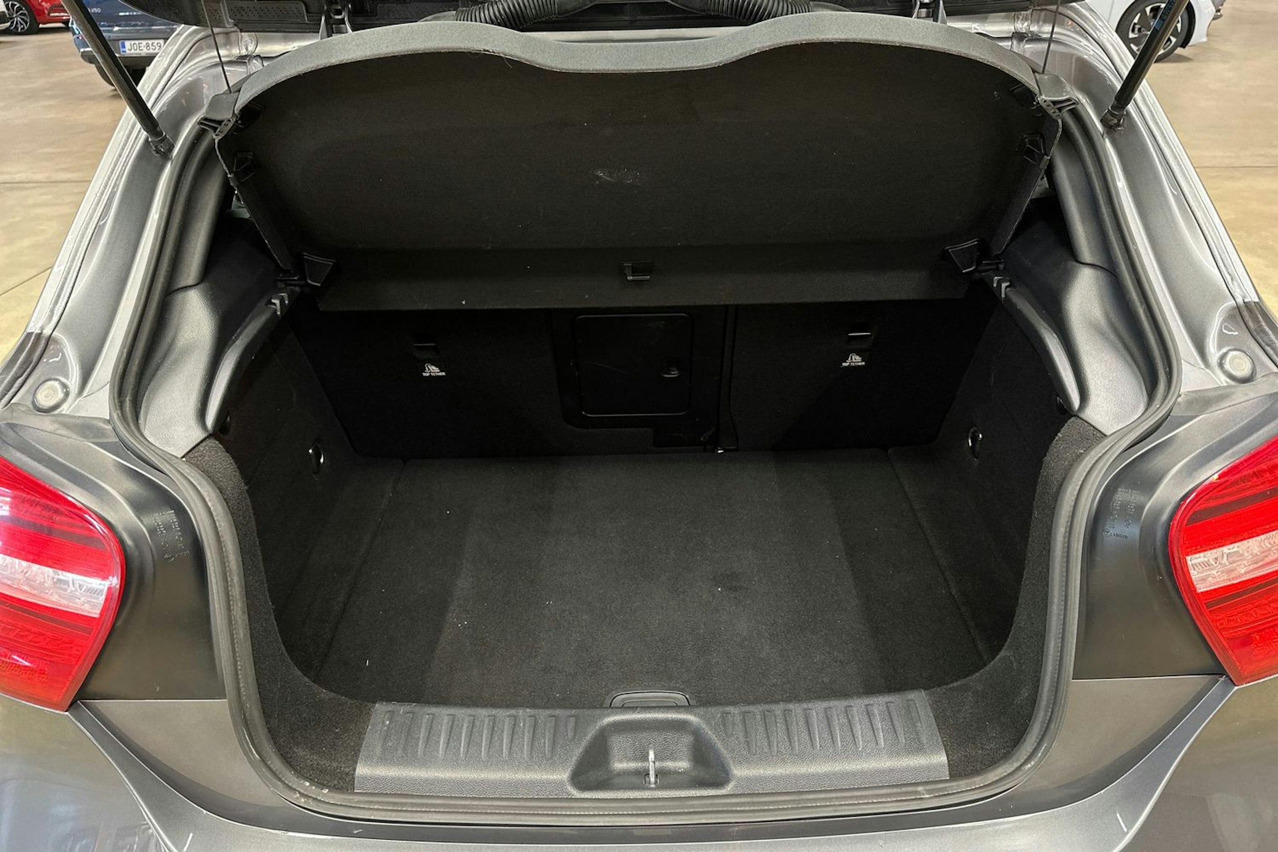 harmaa Mercedes-Benz A 2014 kuva 29.