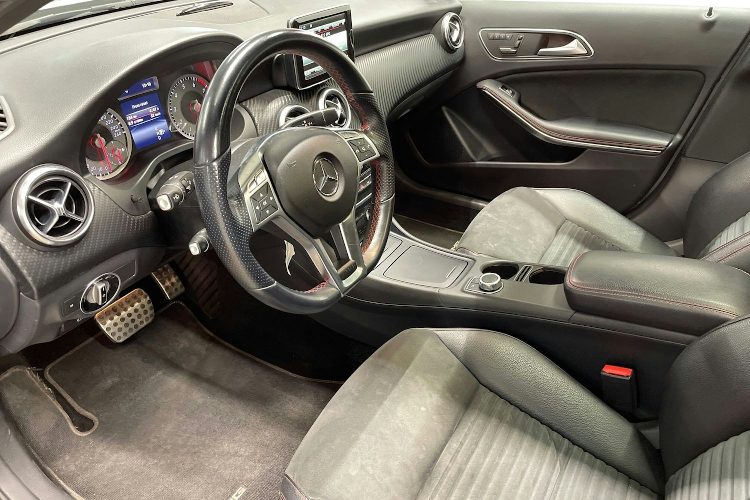 Harmaa Mercedes-Benz A 2014 kuva 7.