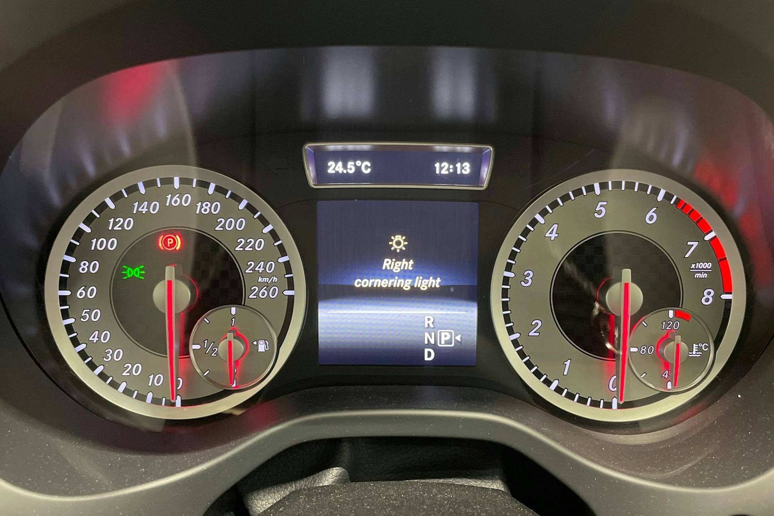 Harmaa Mercedes-Benz A 2014 kuva 16.