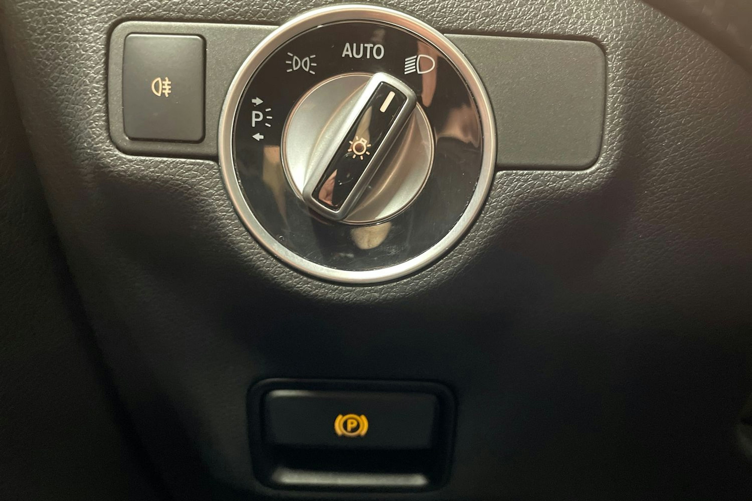 Harmaa Mercedes-Benz A 2014 kuva 17.