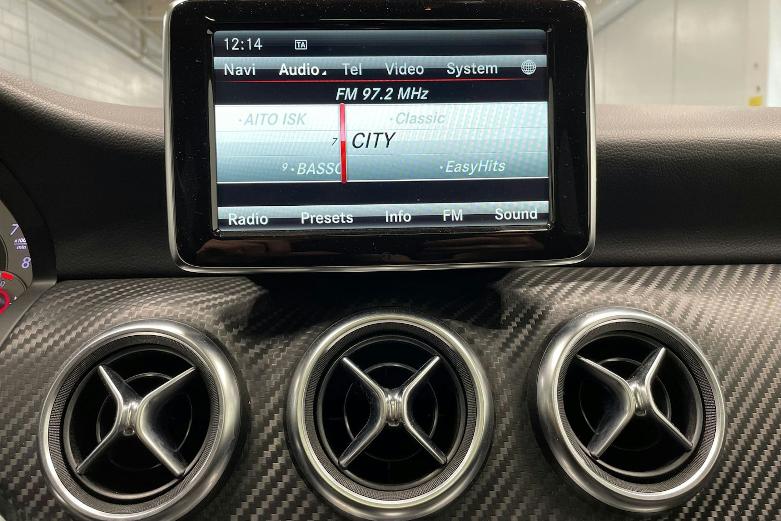 Harmaa Mercedes-Benz A 2014 kuva 22.
