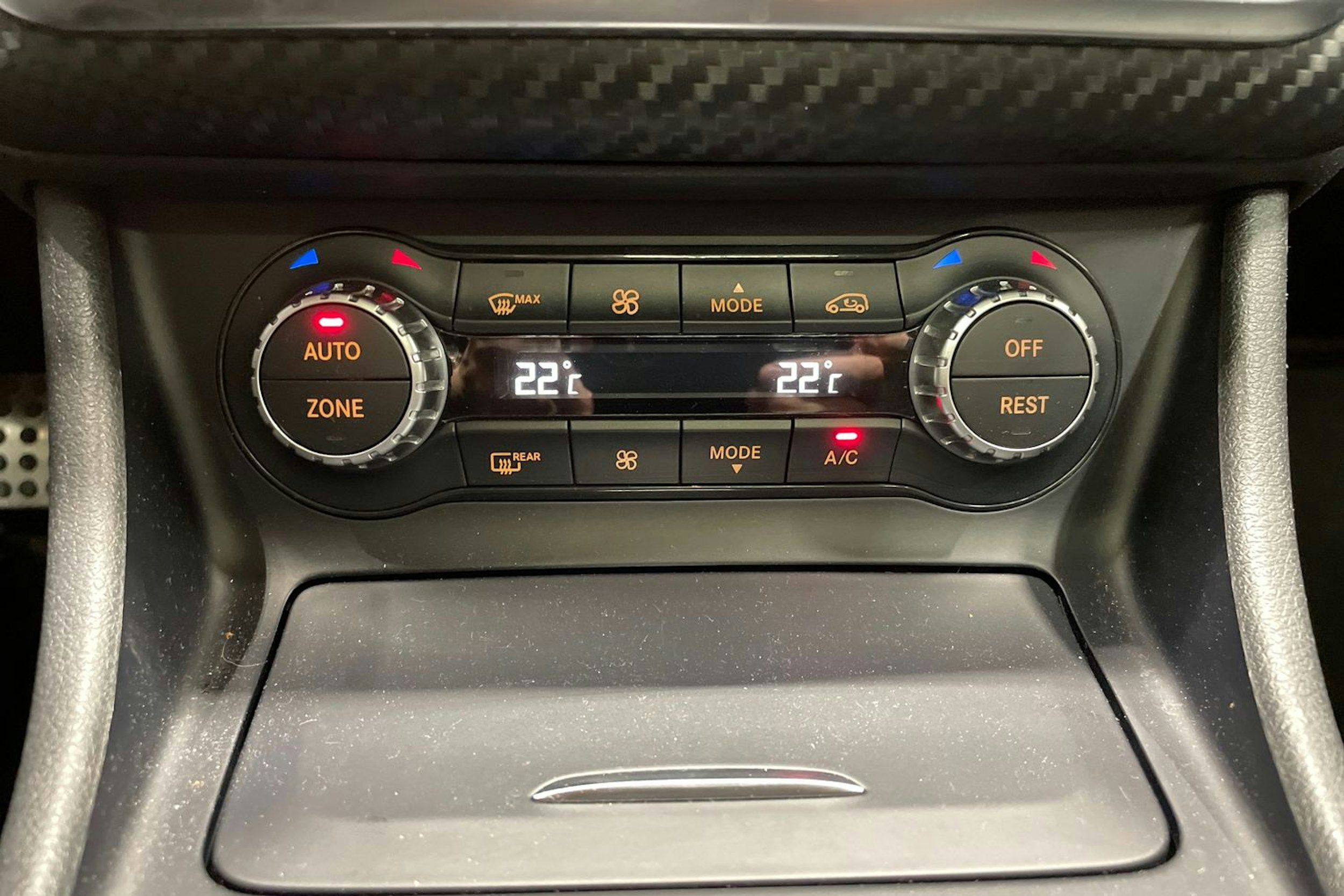 Harmaa Mercedes-Benz A 2014 kuva 24.