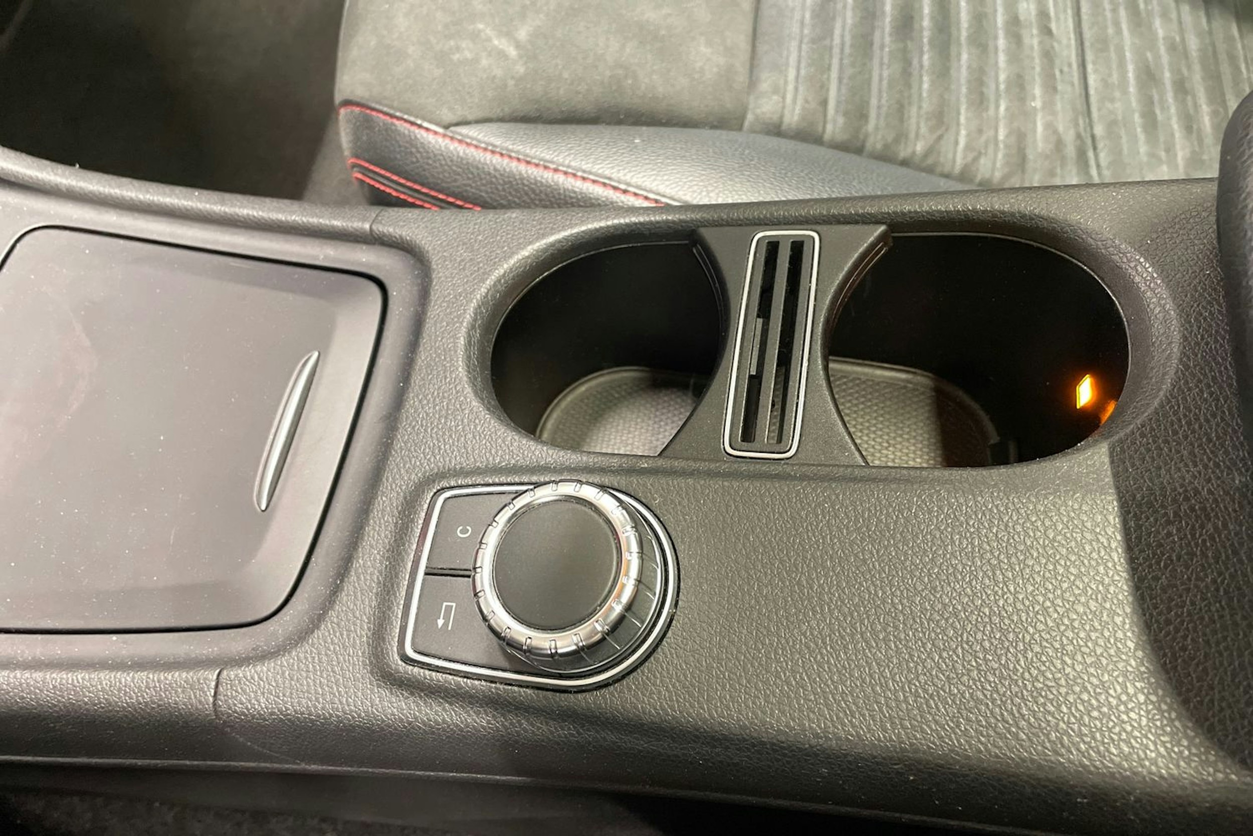 Harmaa Mercedes-Benz A 2014 kuva 25.