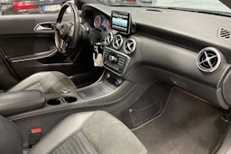 Harmaa Mercedes-Benz A 2014 kuva 29.