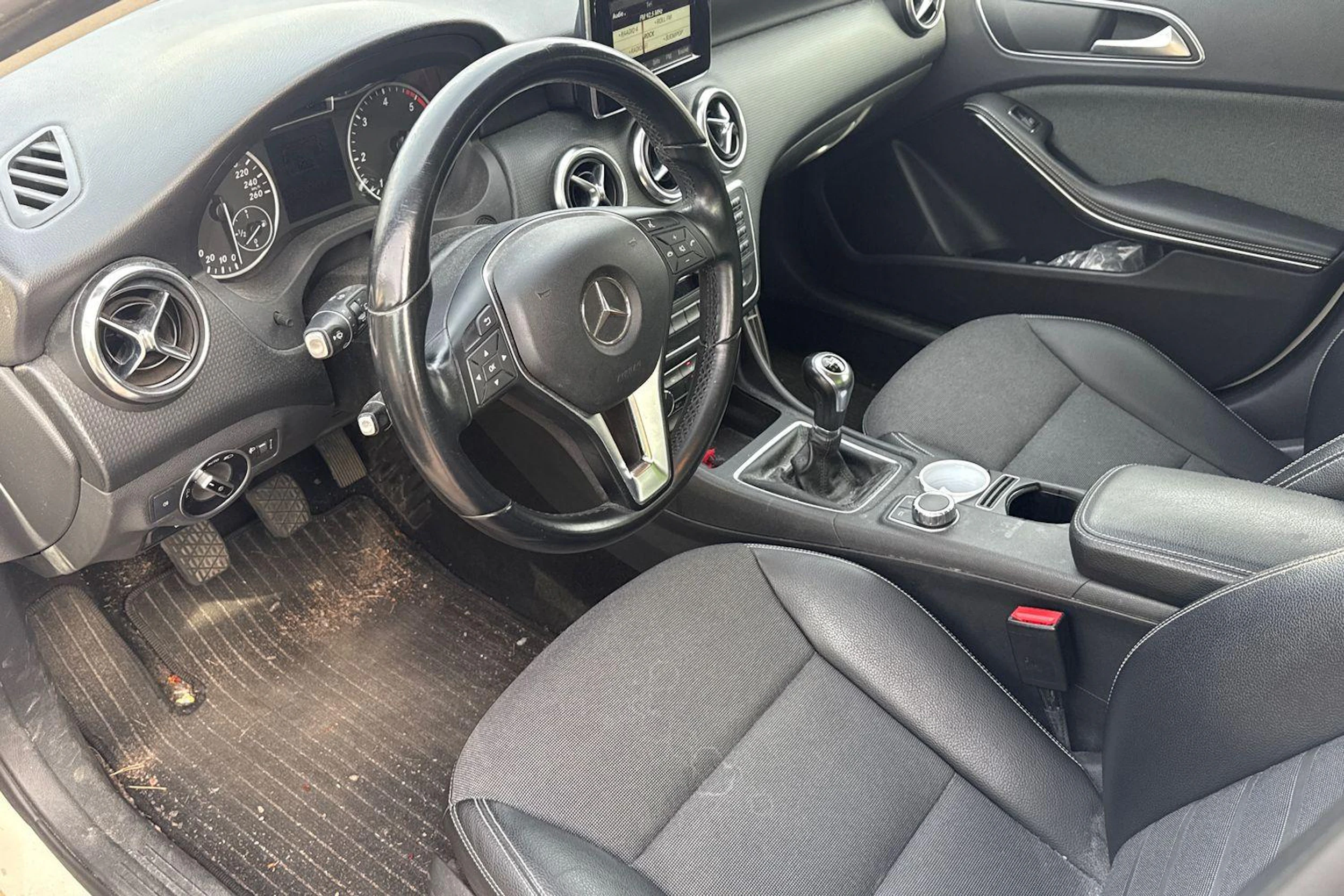 valkoinen Mercedes-Benz A 2014 kuva 3.