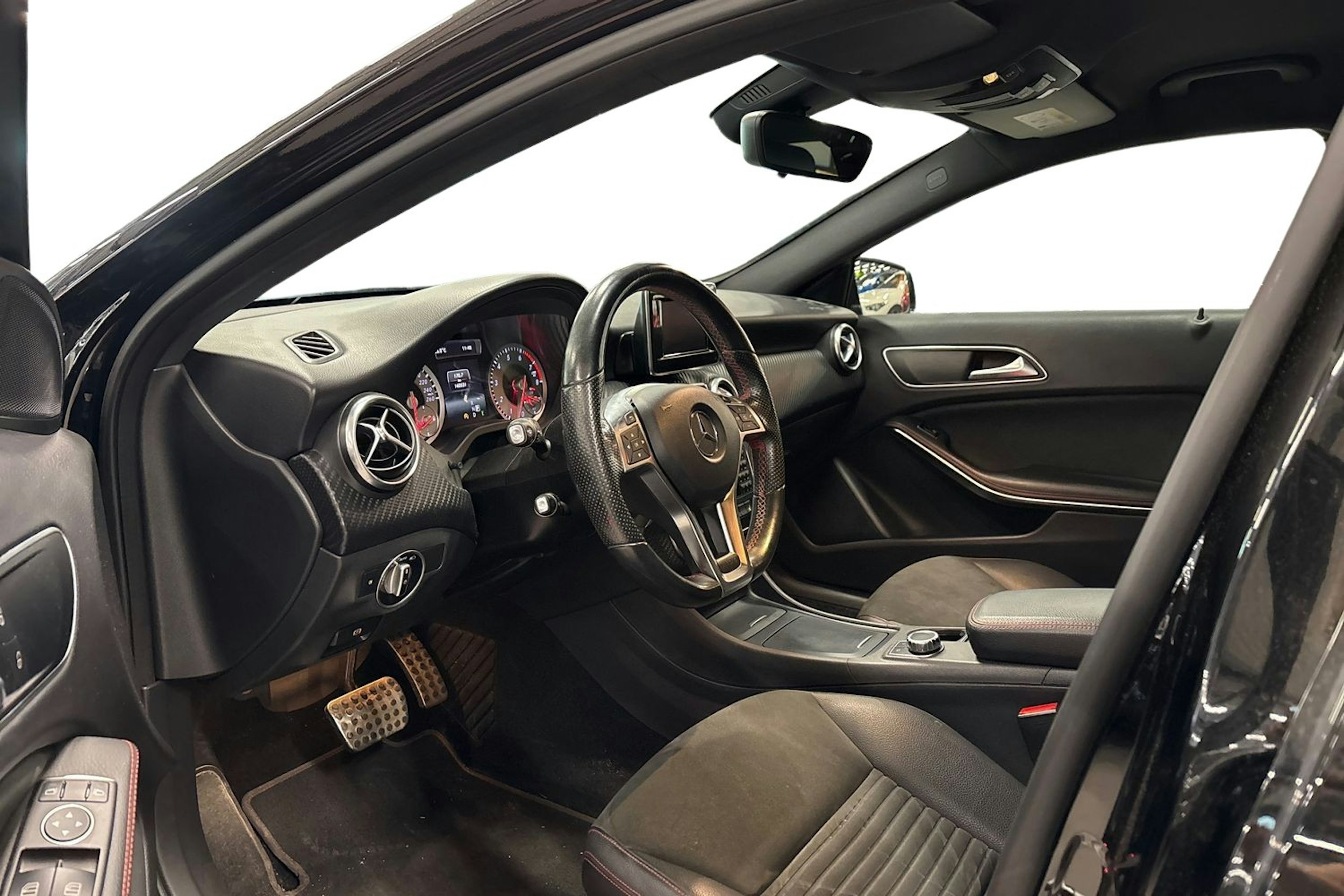 musta Mercedes-Benz A 2015 kuva 3.