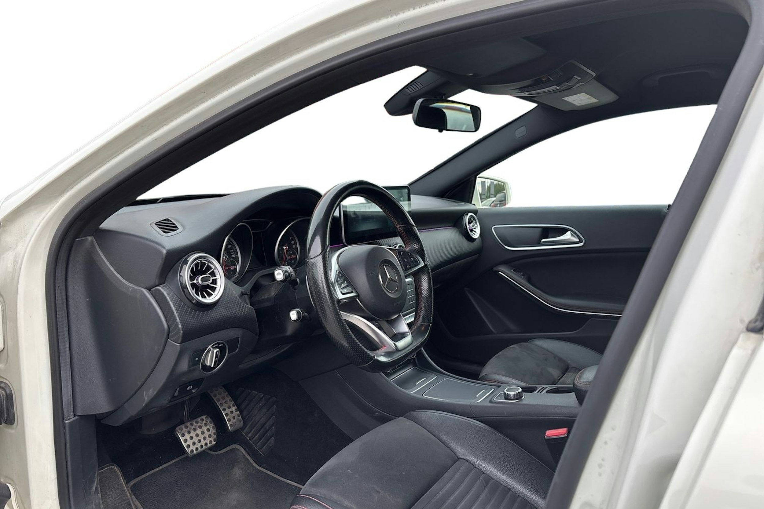 valkoinen Mercedes-Benz A 2015 kuva 3.