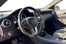 musta Mercedes-Benz A 2015 kuva 3.