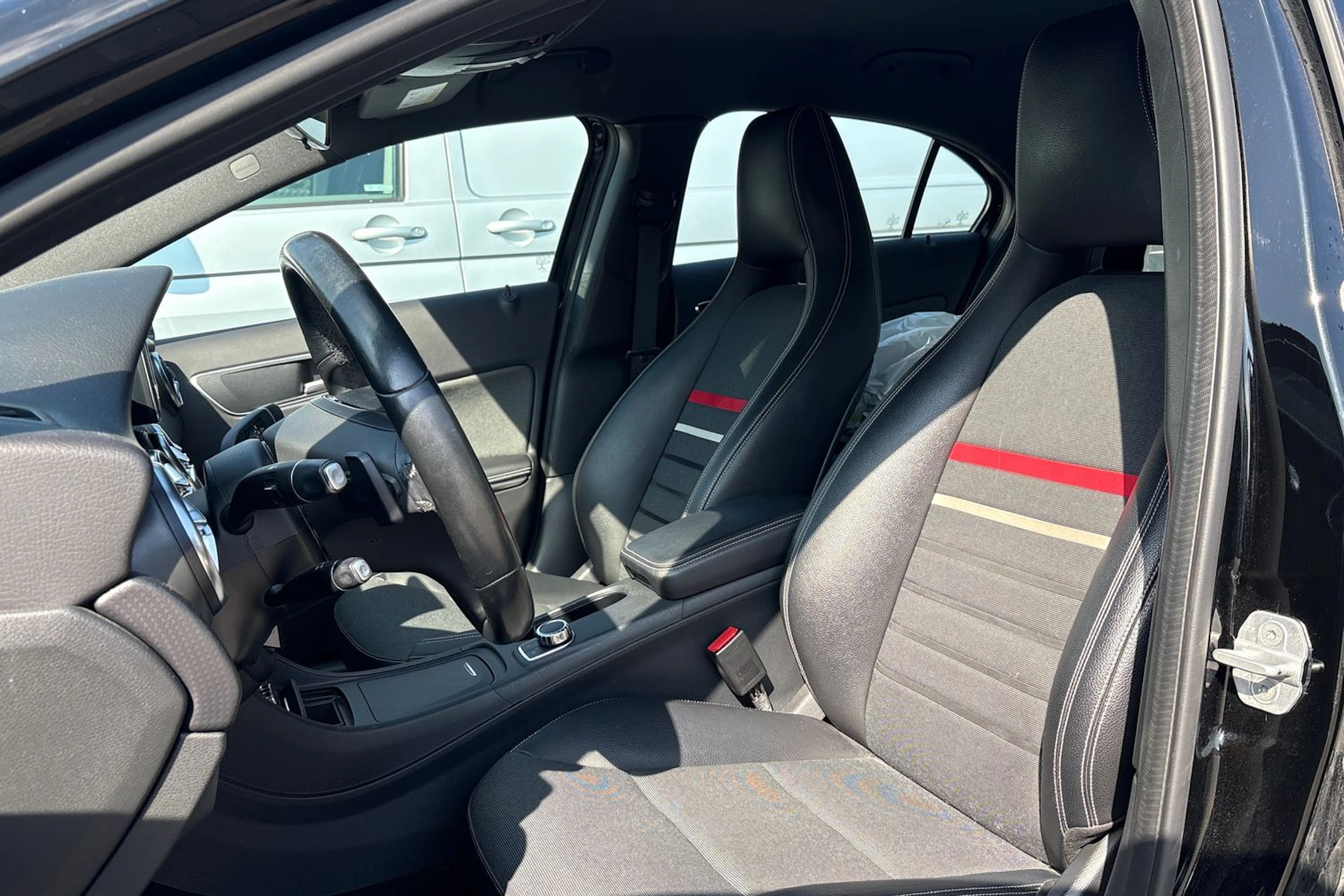 musta Mercedes-Benz A 2015 kuva 4.
