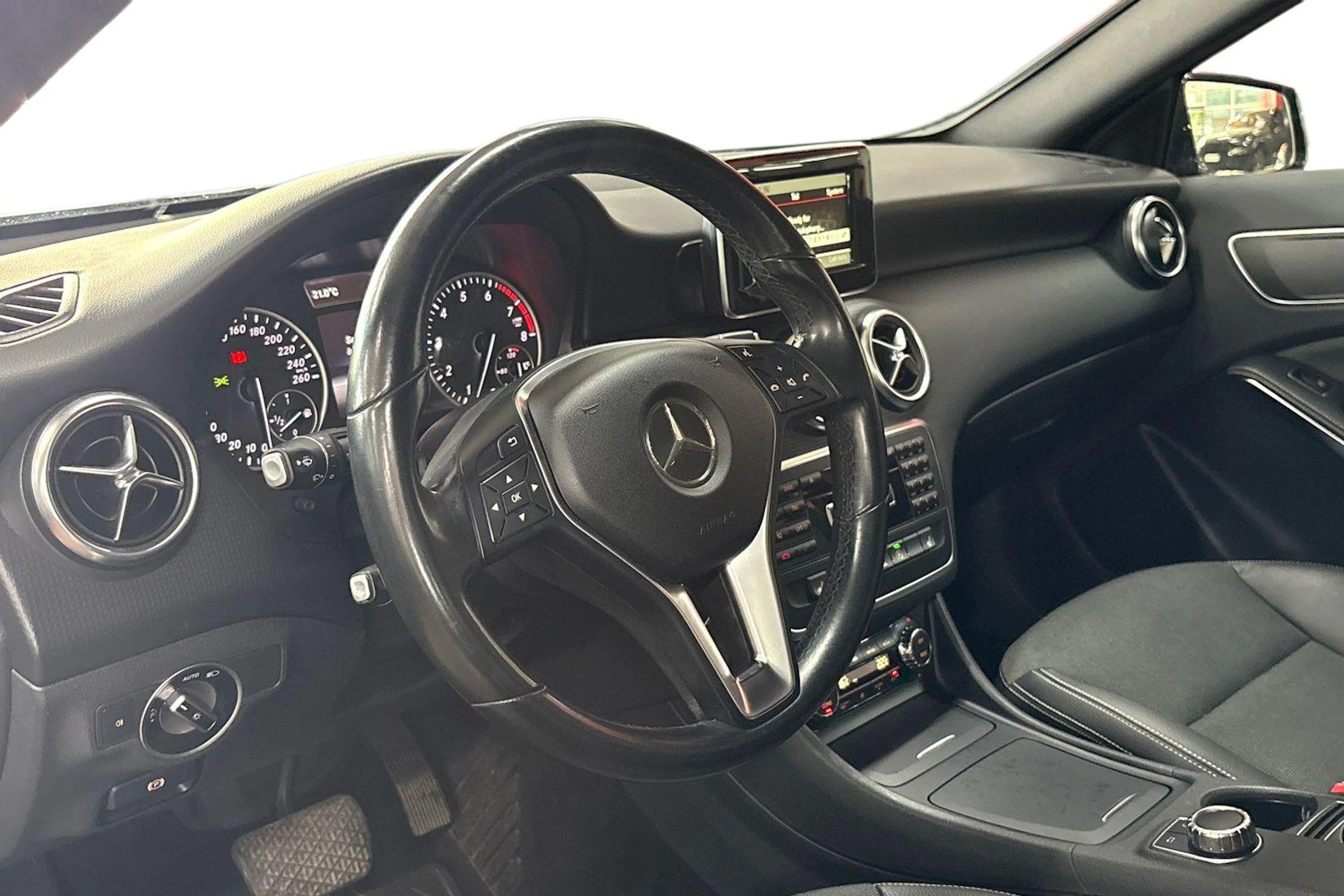 musta Mercedes-Benz A 2015 kuva 6.