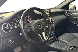 musta Mercedes-Benz A 2015 kuva 6.