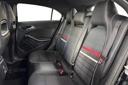 musta Mercedes-Benz A 2015 kuva 8.