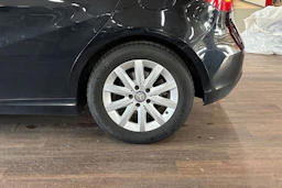 musta Mercedes-Benz A 2015 kuva 10.