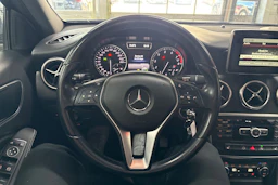 musta Mercedes-Benz A 2015 kuva 11.