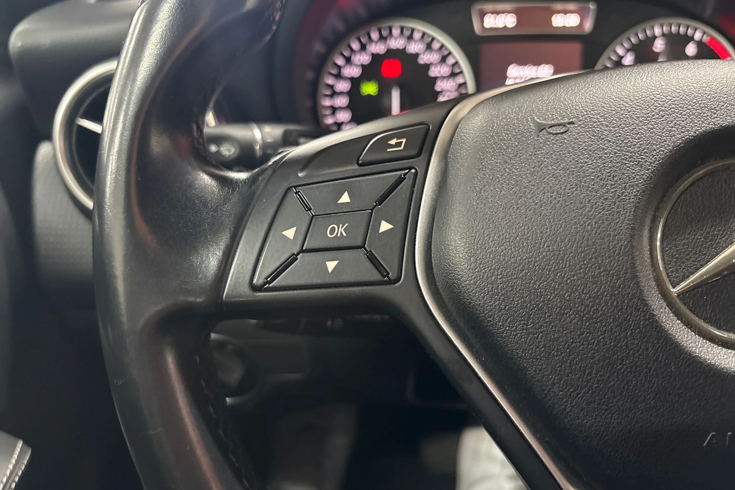 musta Mercedes-Benz A 2015 kuva 13.