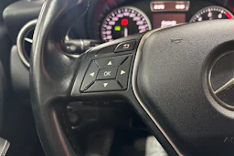 musta Mercedes-Benz A 2015 kuva 13.