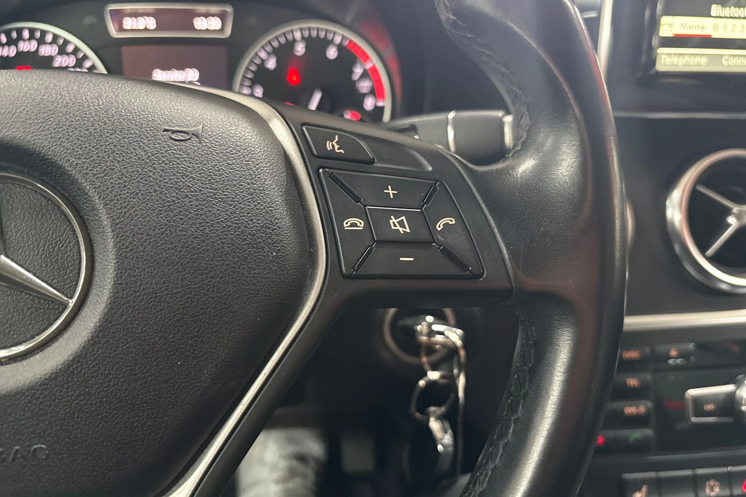 musta Mercedes-Benz A 2015 kuva 14.
