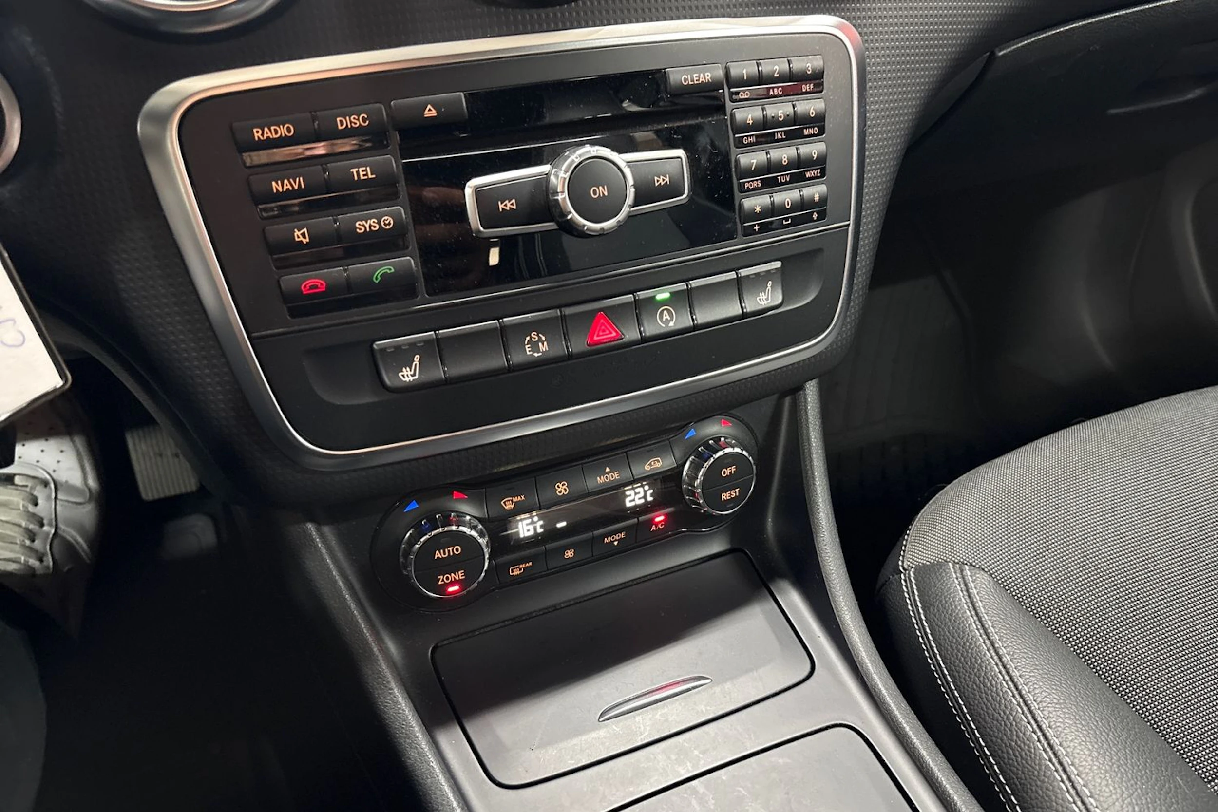 musta Mercedes-Benz A 2015 kuva 15.