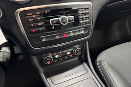 musta Mercedes-Benz A 2015 kuva 15.