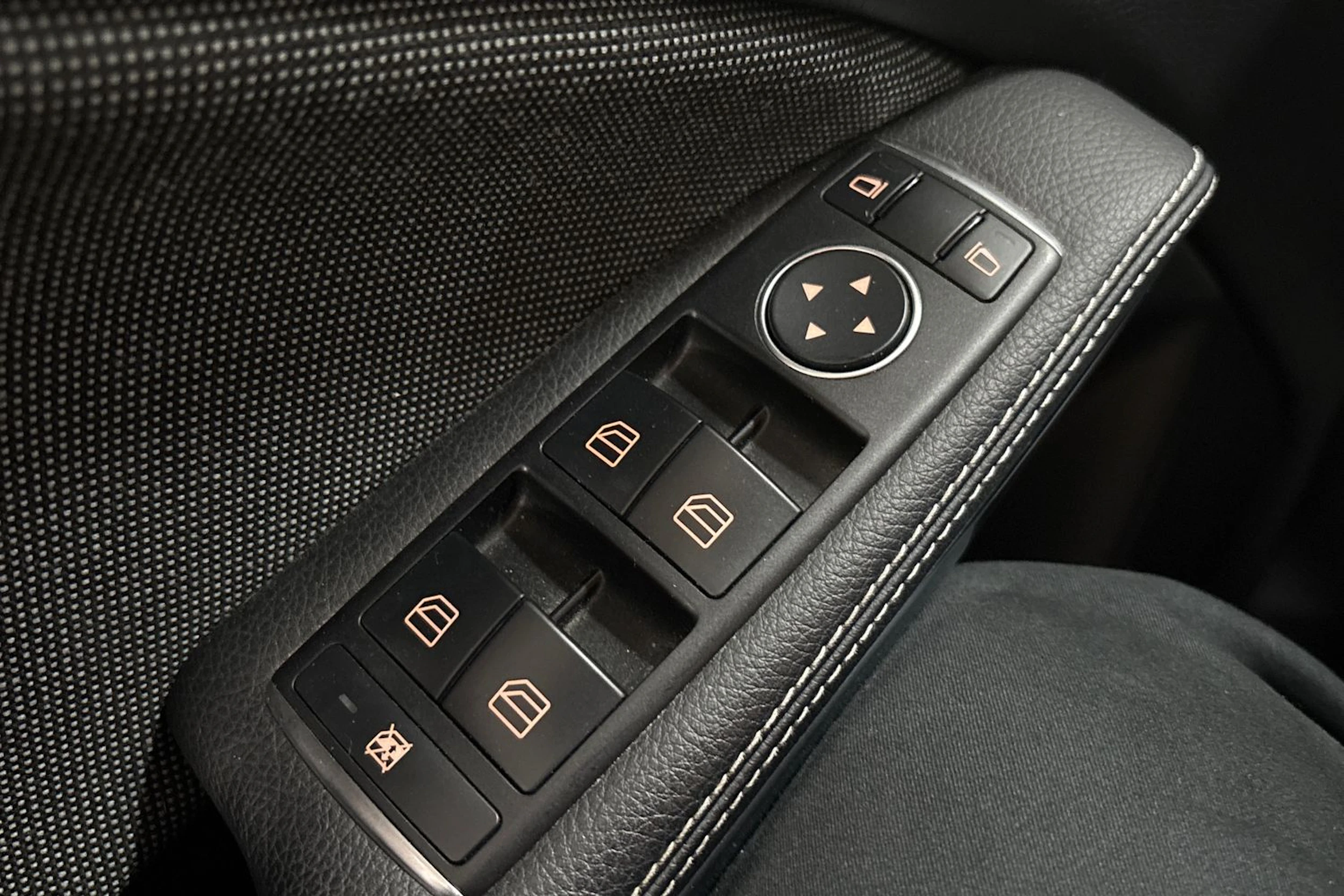 musta Mercedes-Benz A 2015 kuva 18.
