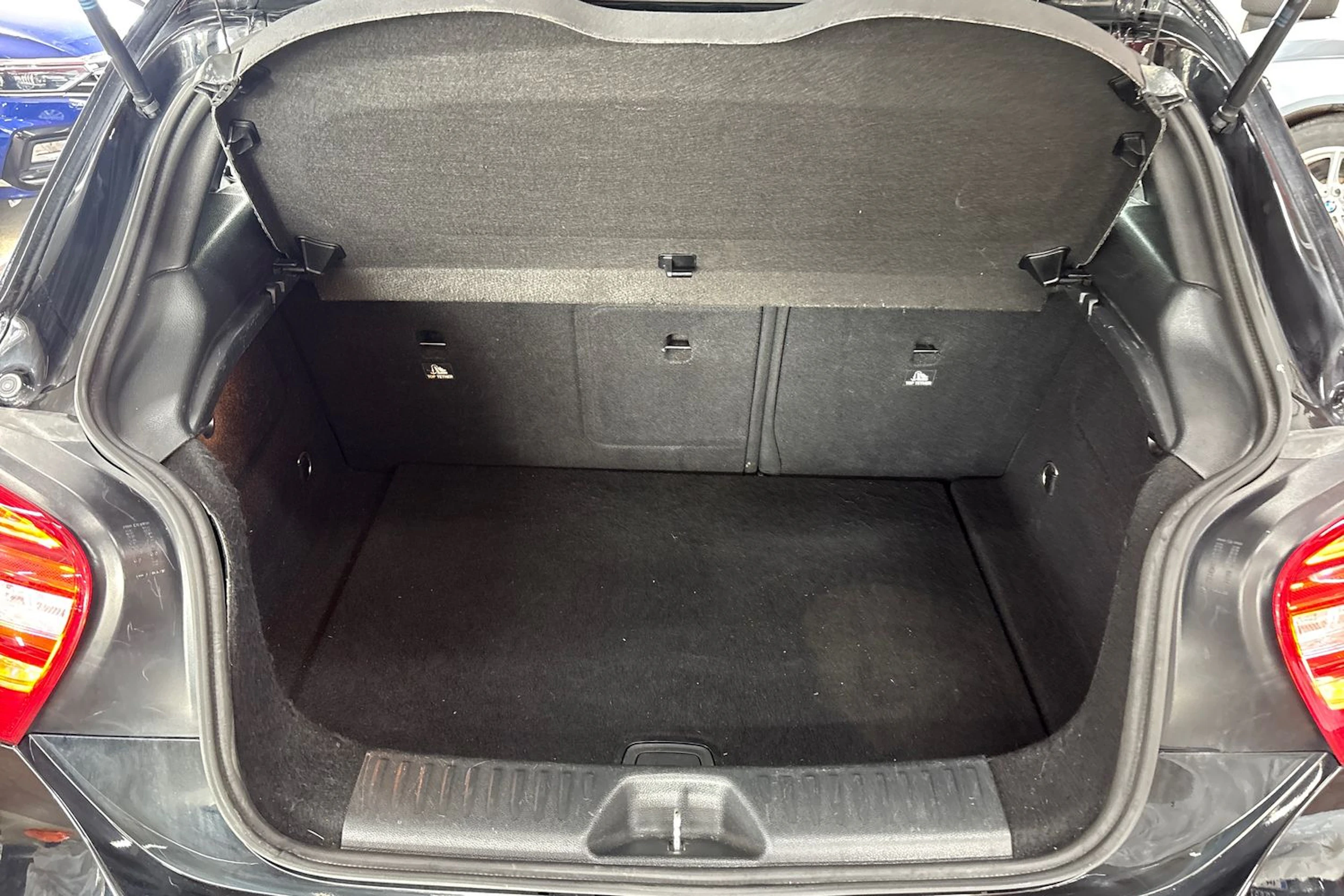 musta Mercedes-Benz A 2015 kuva 19.