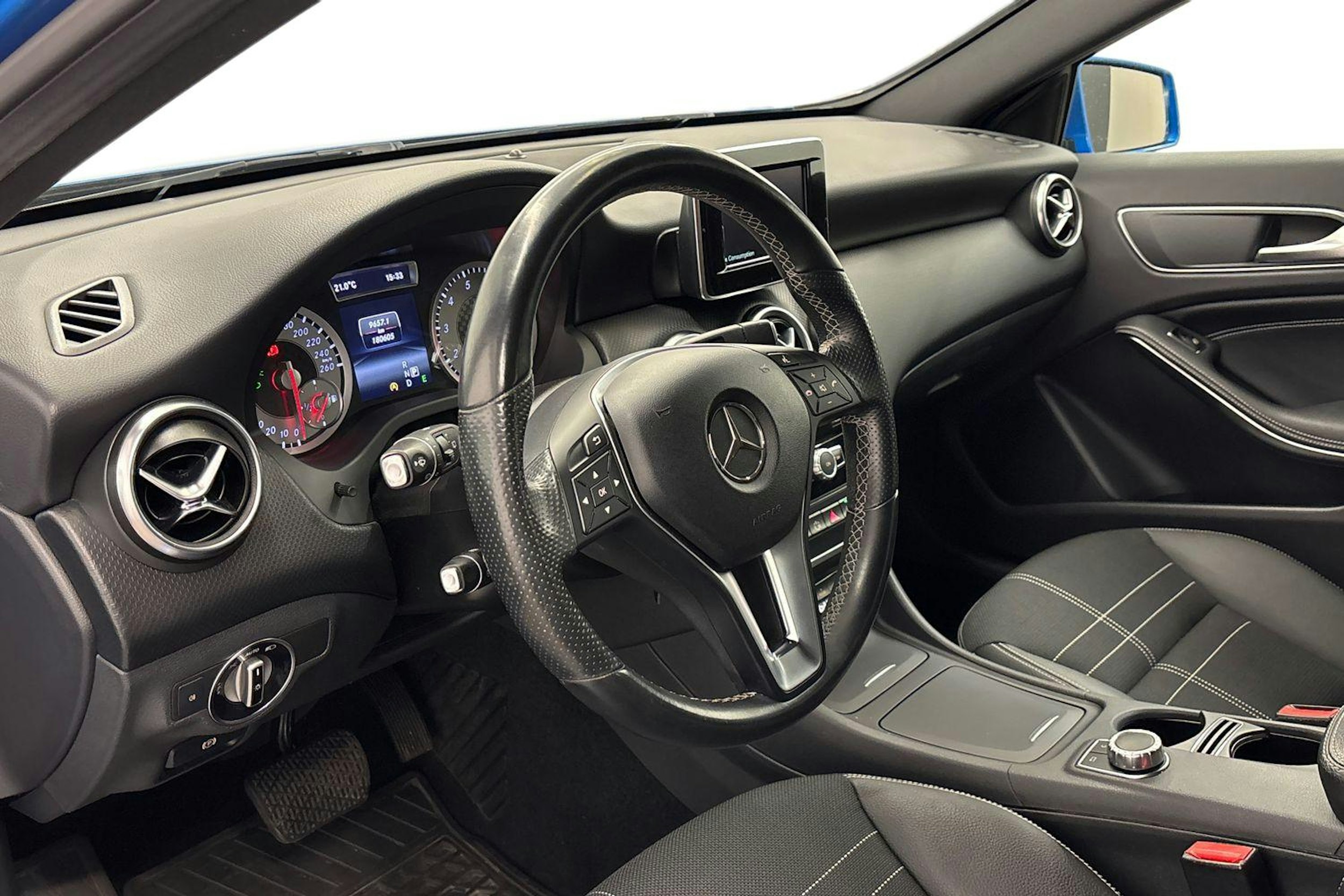 sininen Mercedes-Benz A 2015 kuva 6.