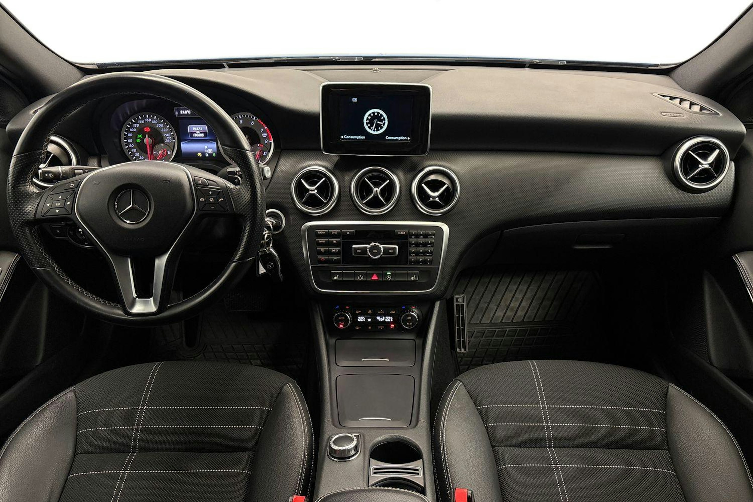 sininen Mercedes-Benz A 2015 kuva 7.