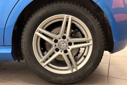 sininen Mercedes-Benz A 2015 kuva 9.