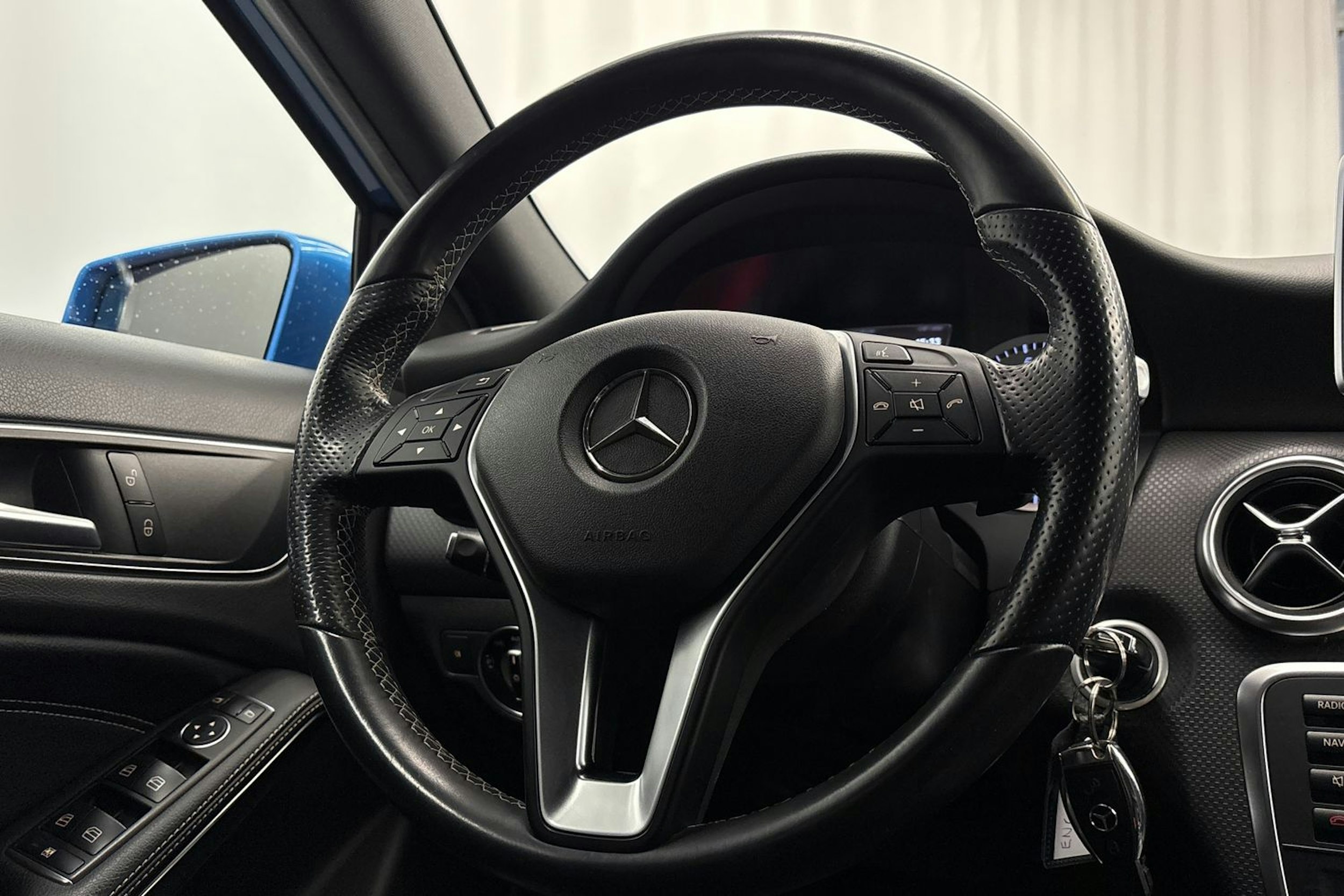 sininen Mercedes-Benz A 2015 kuva 12.