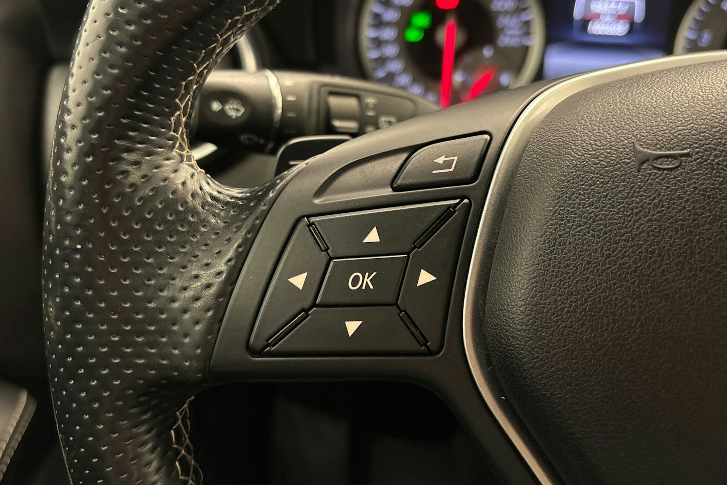 sininen Mercedes-Benz A 2015 kuva 13.