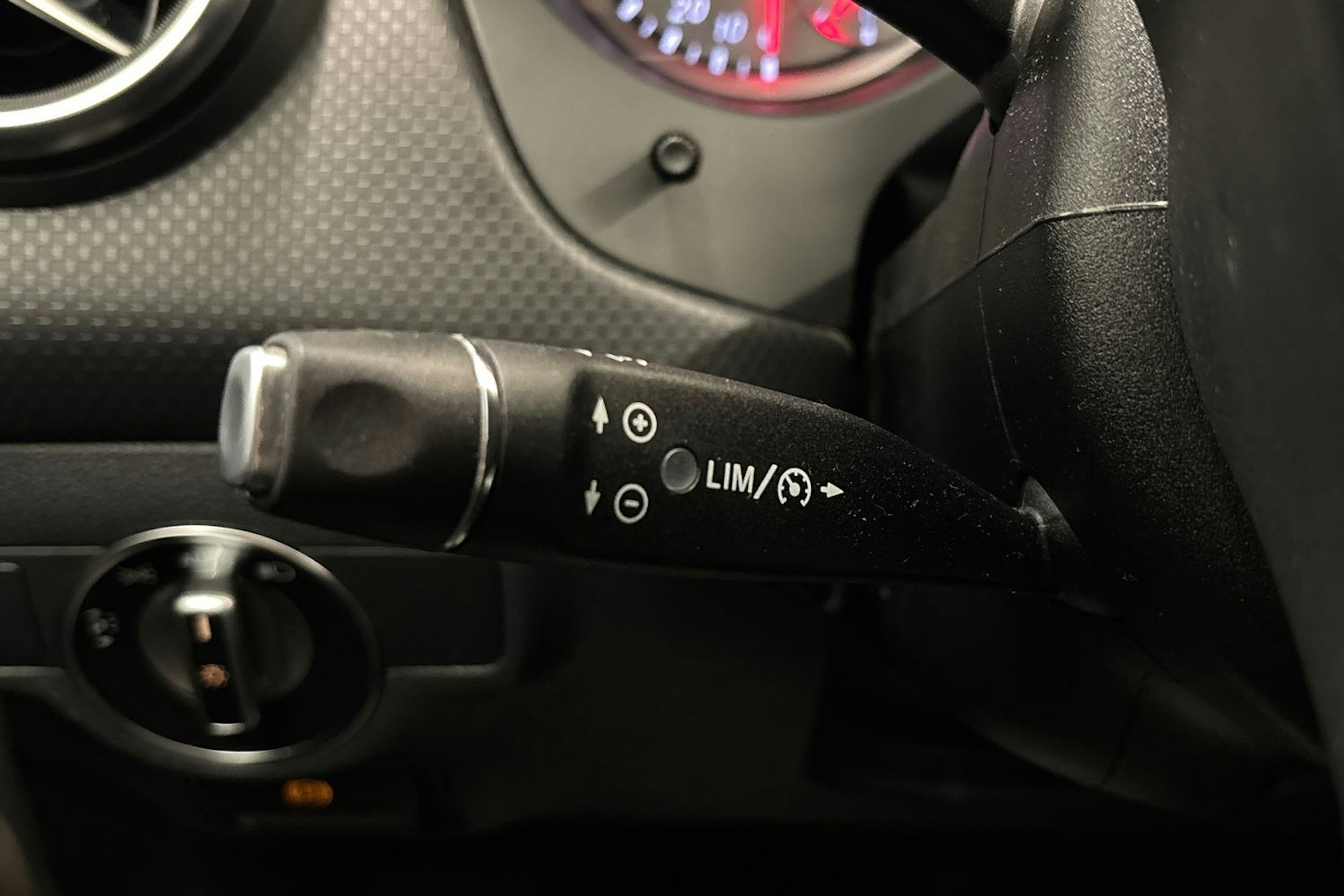 sininen Mercedes-Benz A 2015 kuva 15.