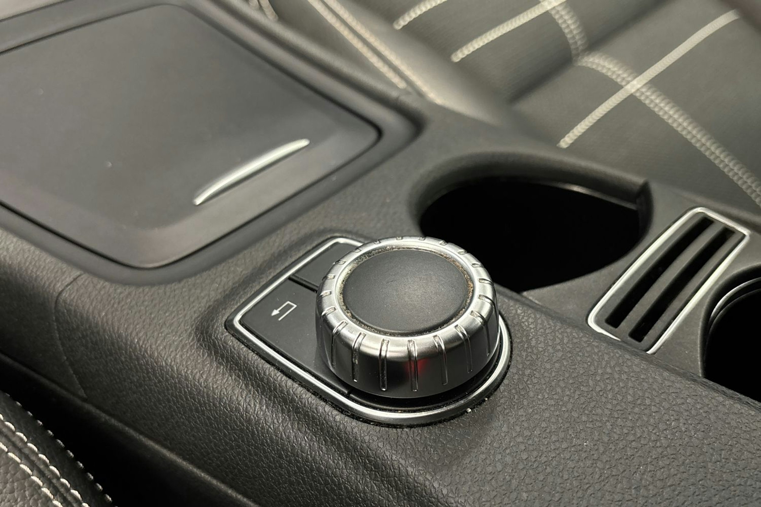 sininen Mercedes-Benz A 2015 kuva 18.