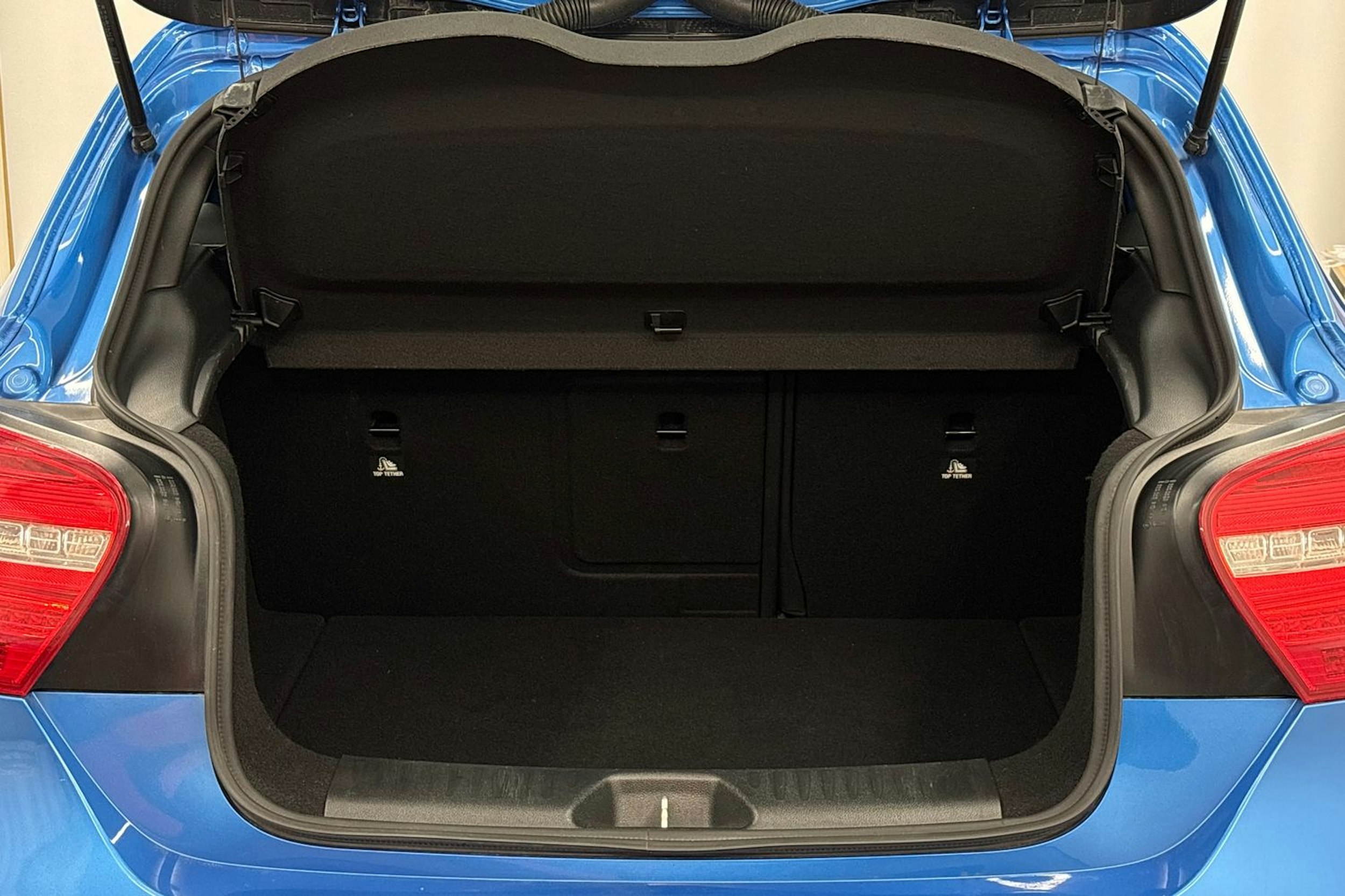 sininen Mercedes-Benz A 2015 kuva 19.