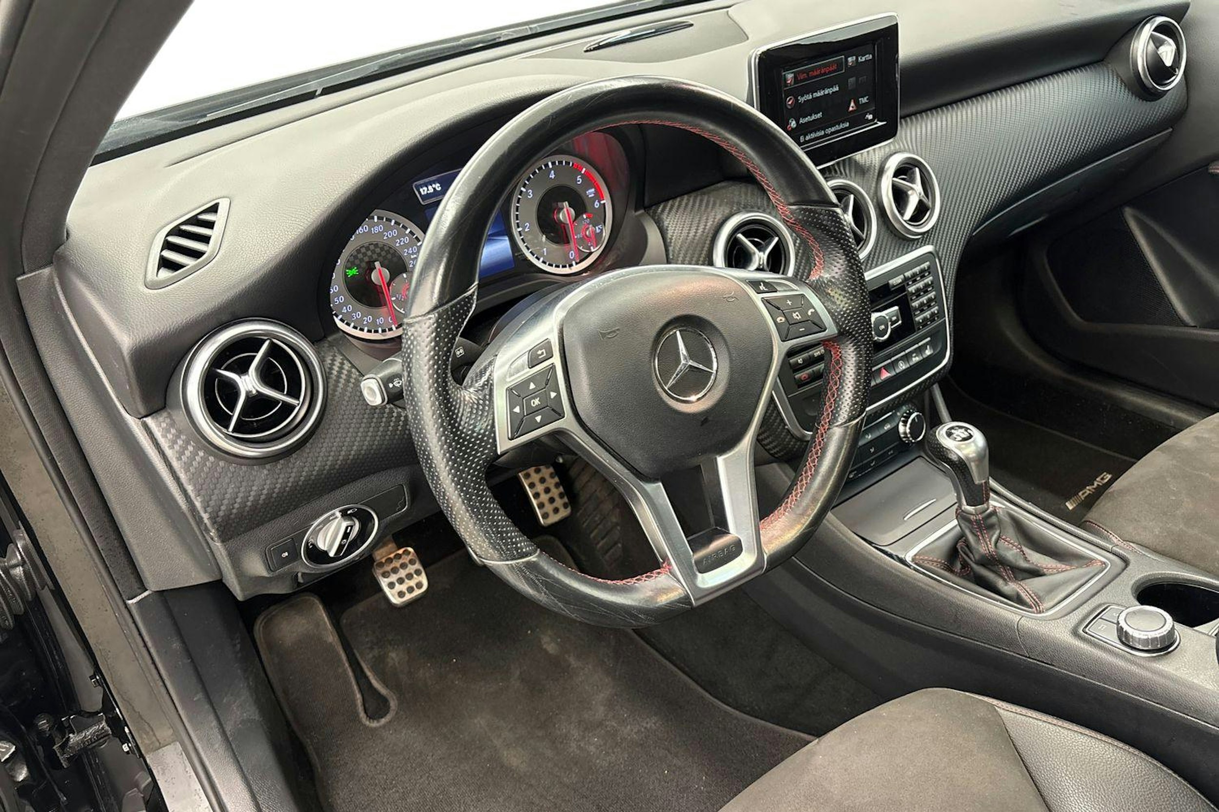 Musta Mercedes-Benz A 2015 kuva 7.