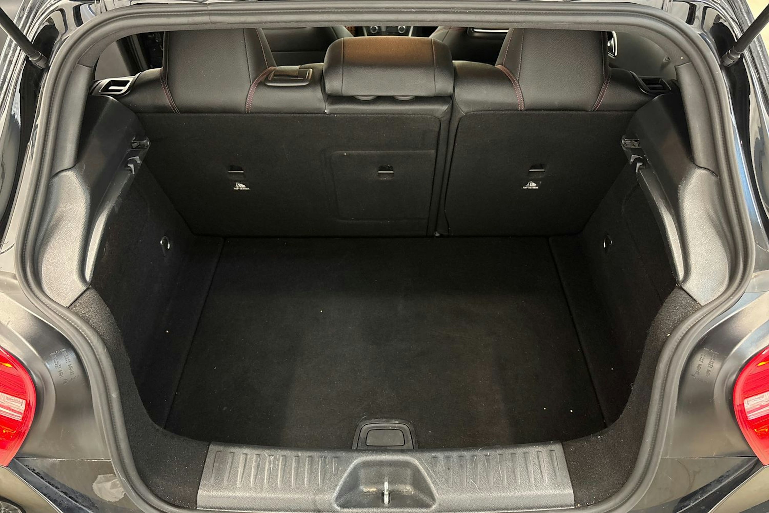 Musta Mercedes-Benz A 2015 kuva 14.