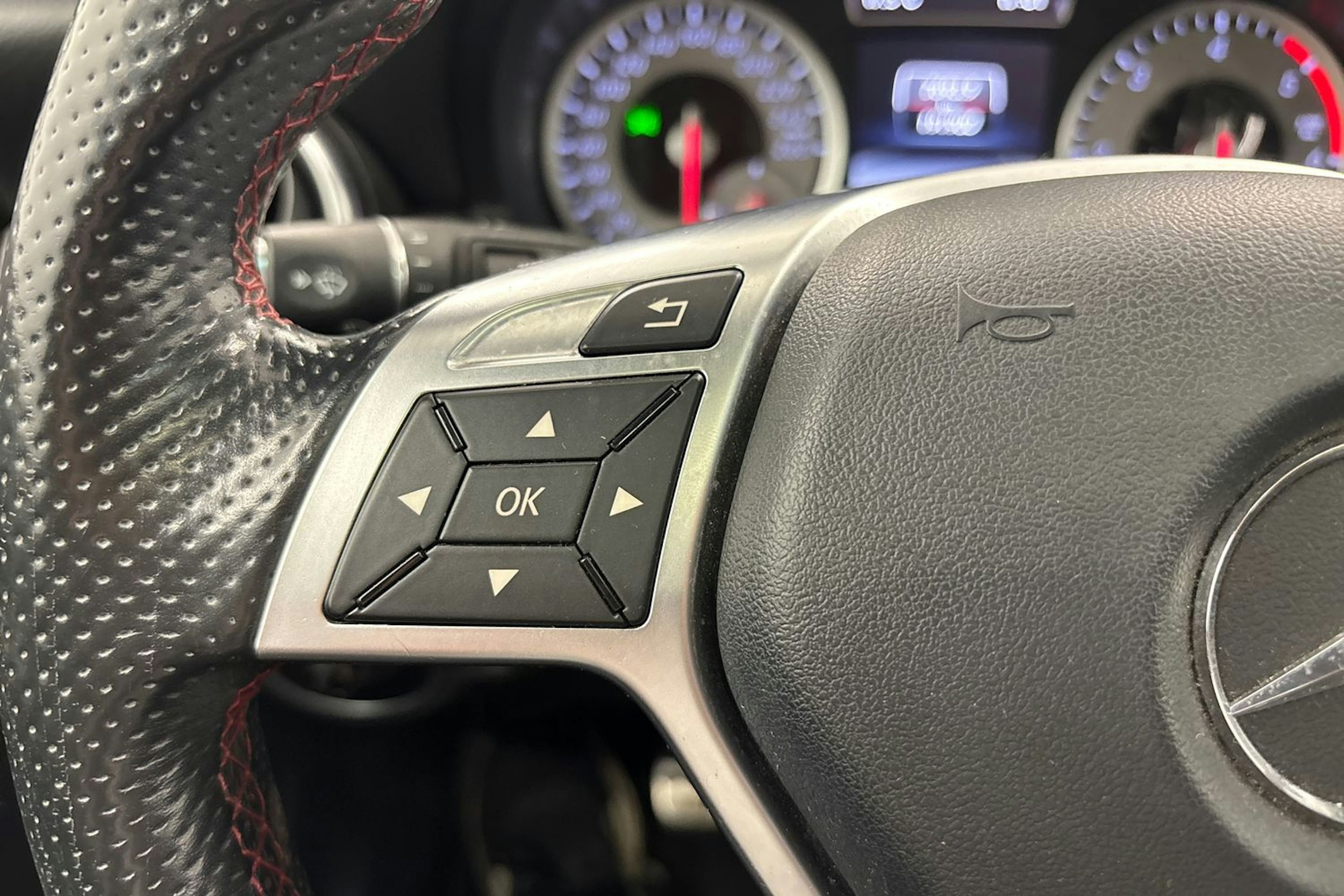 Musta Mercedes-Benz A 2015 kuva 17.