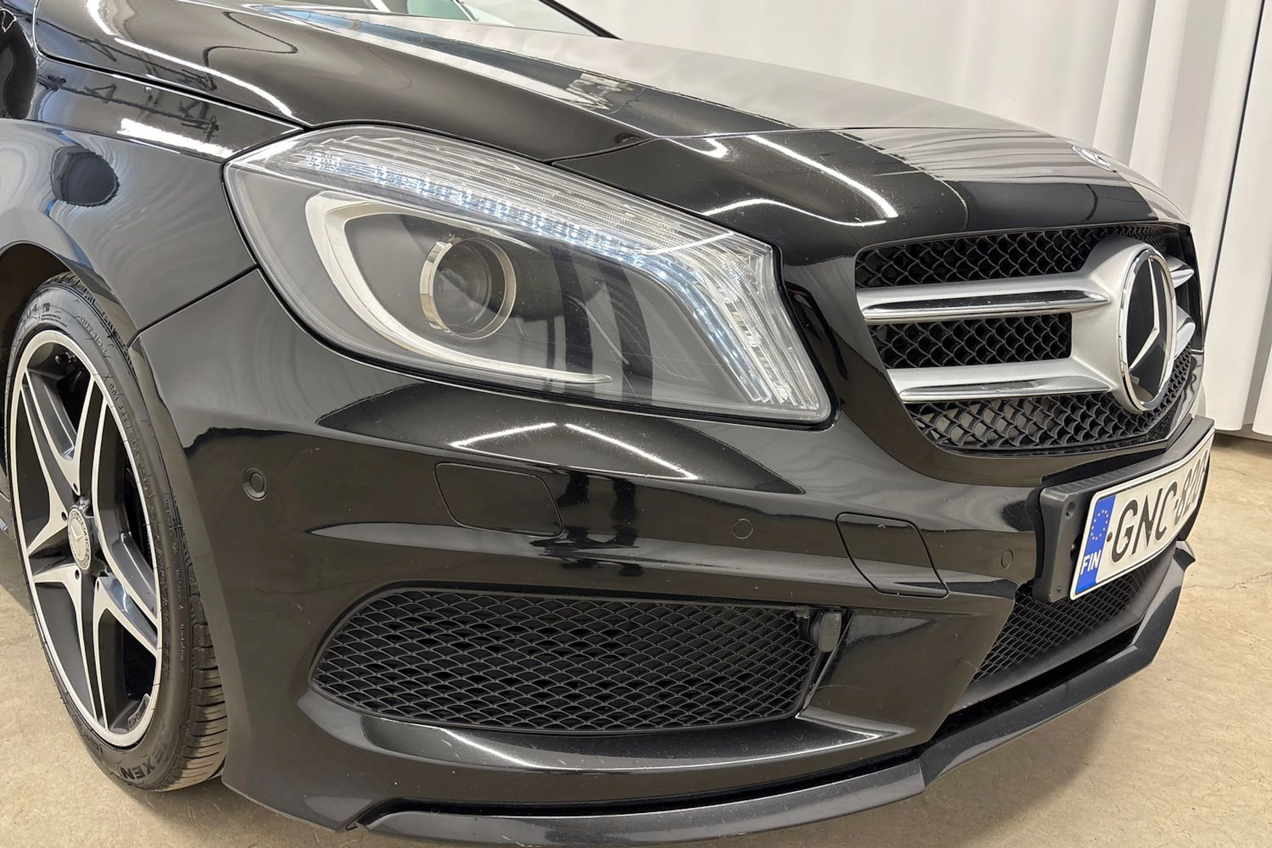 musta Mercedes-Benz A 2015 kuva 27.