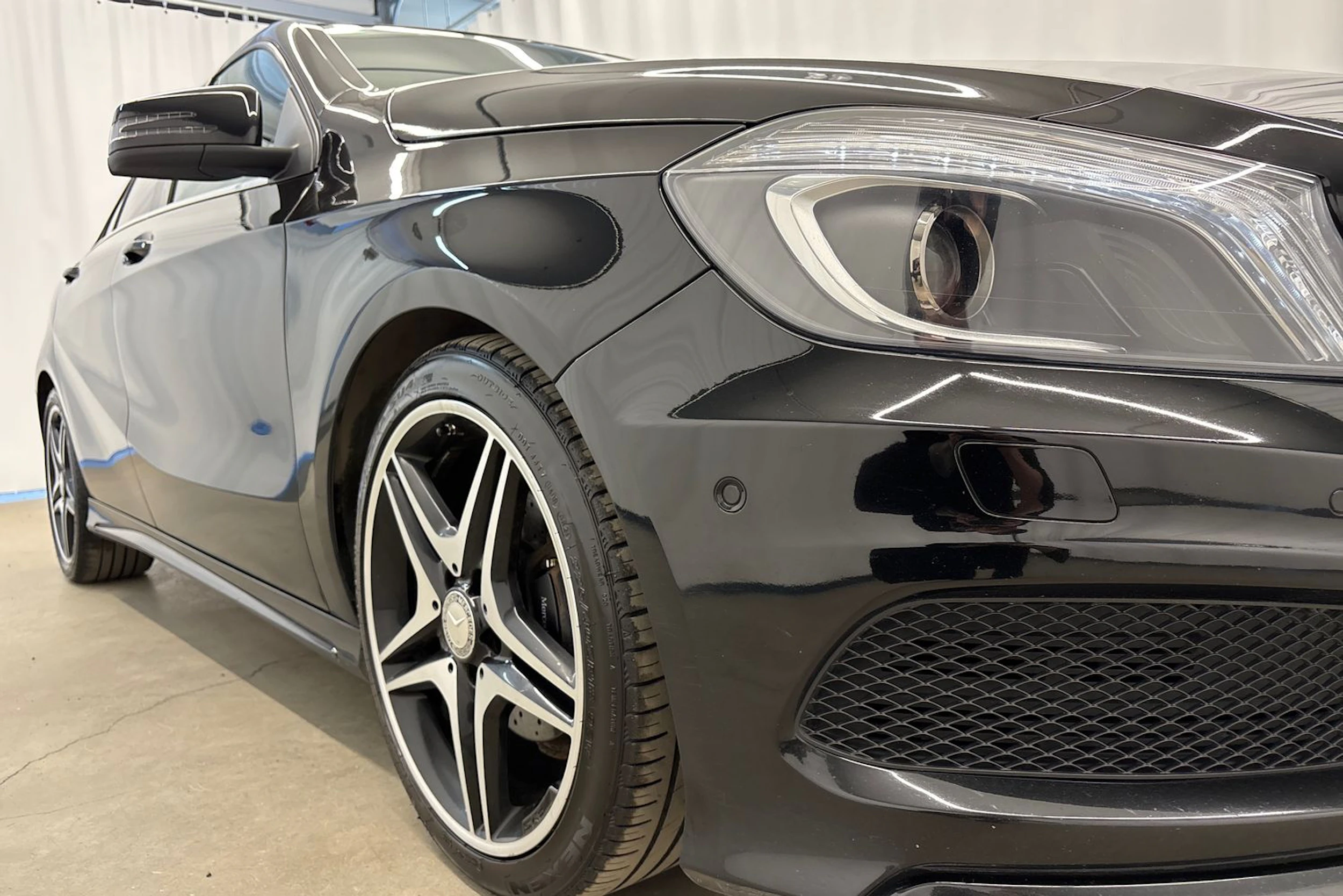 musta Mercedes-Benz A 2015 kuva 28.