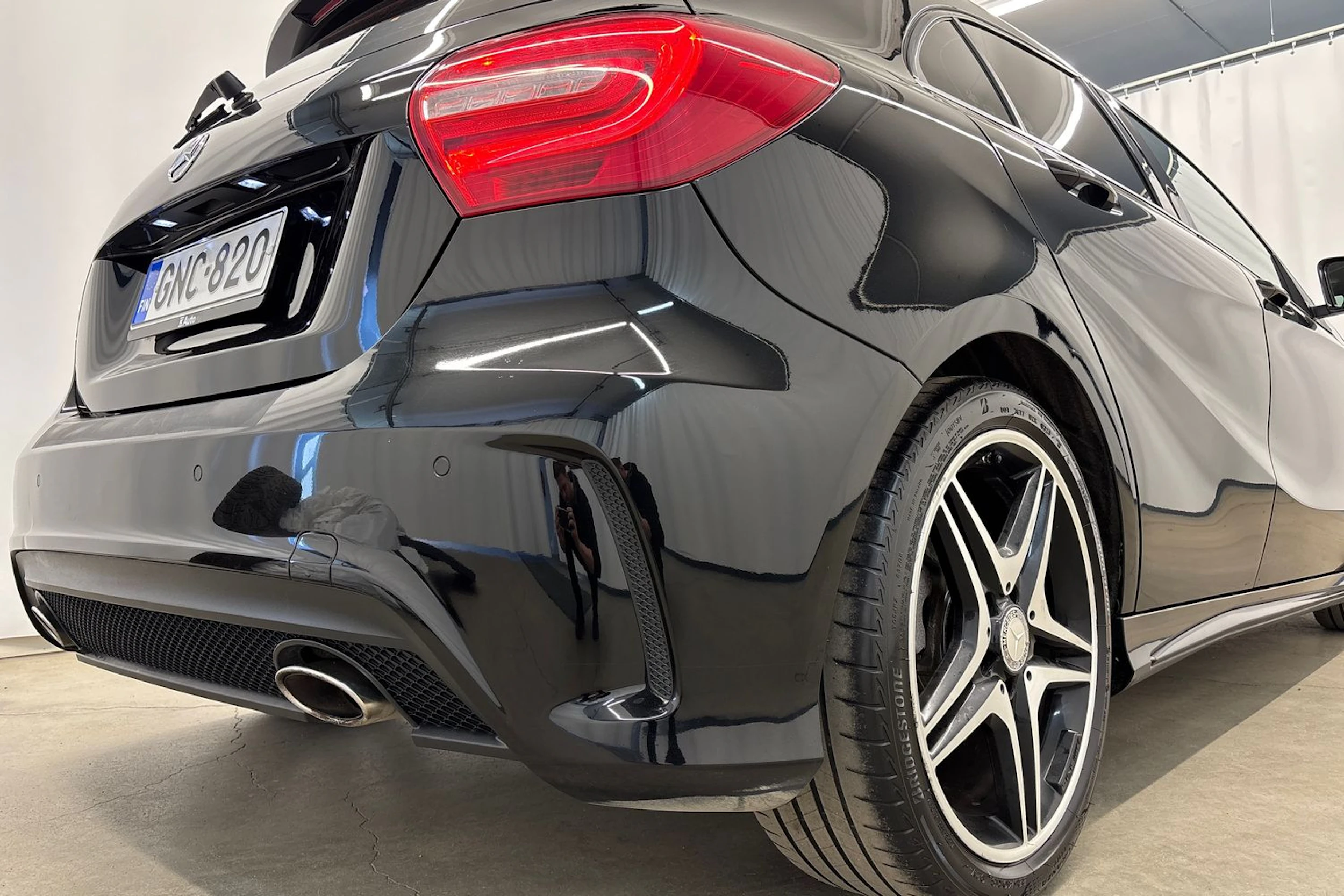 musta Mercedes-Benz A 2015 kuva 29.