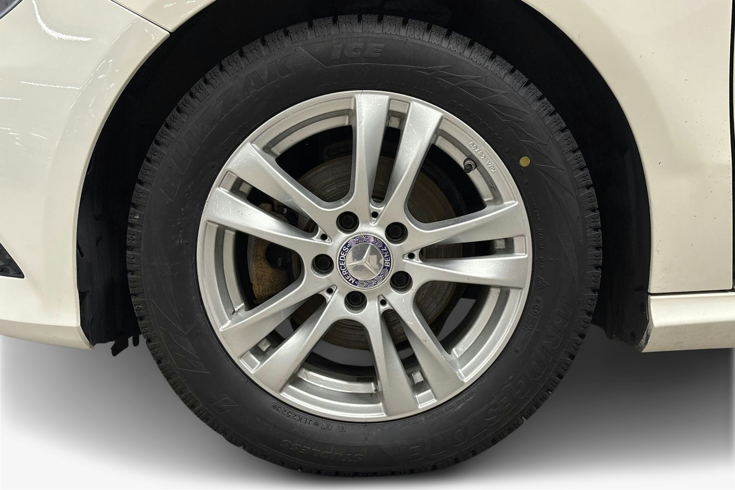 valkoinen Mercedes-Benz A 2015 kuva 11.