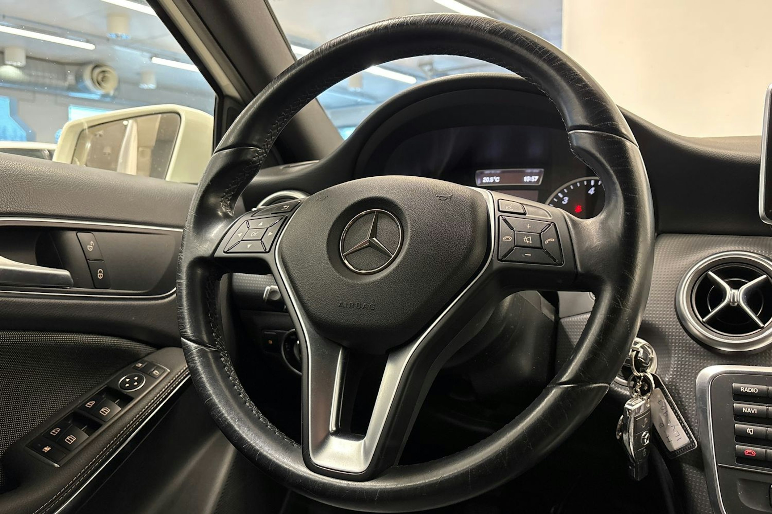 valkoinen Mercedes-Benz A 2015 kuva 14.
