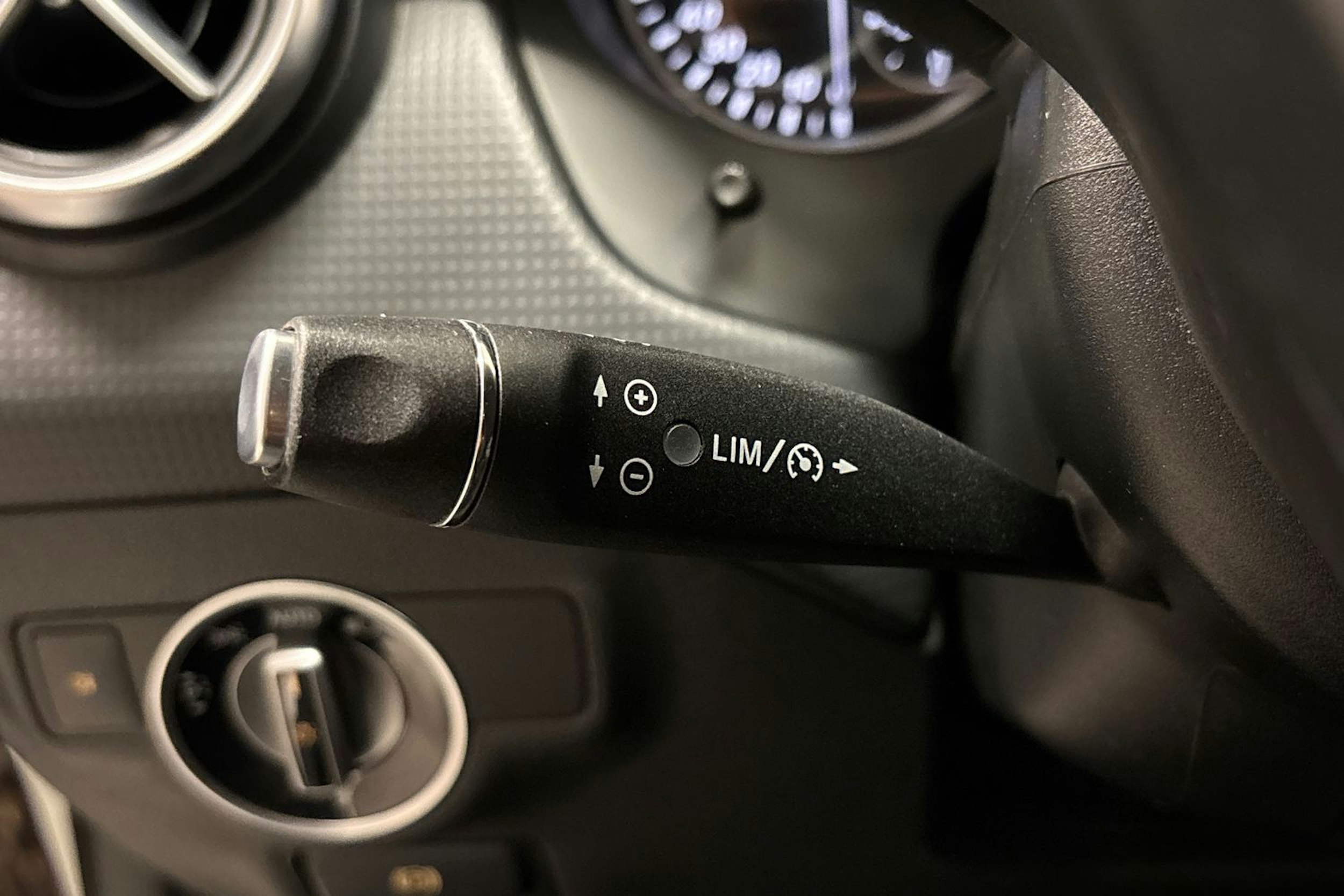 valkoinen Mercedes-Benz A 2015 kuva 17.