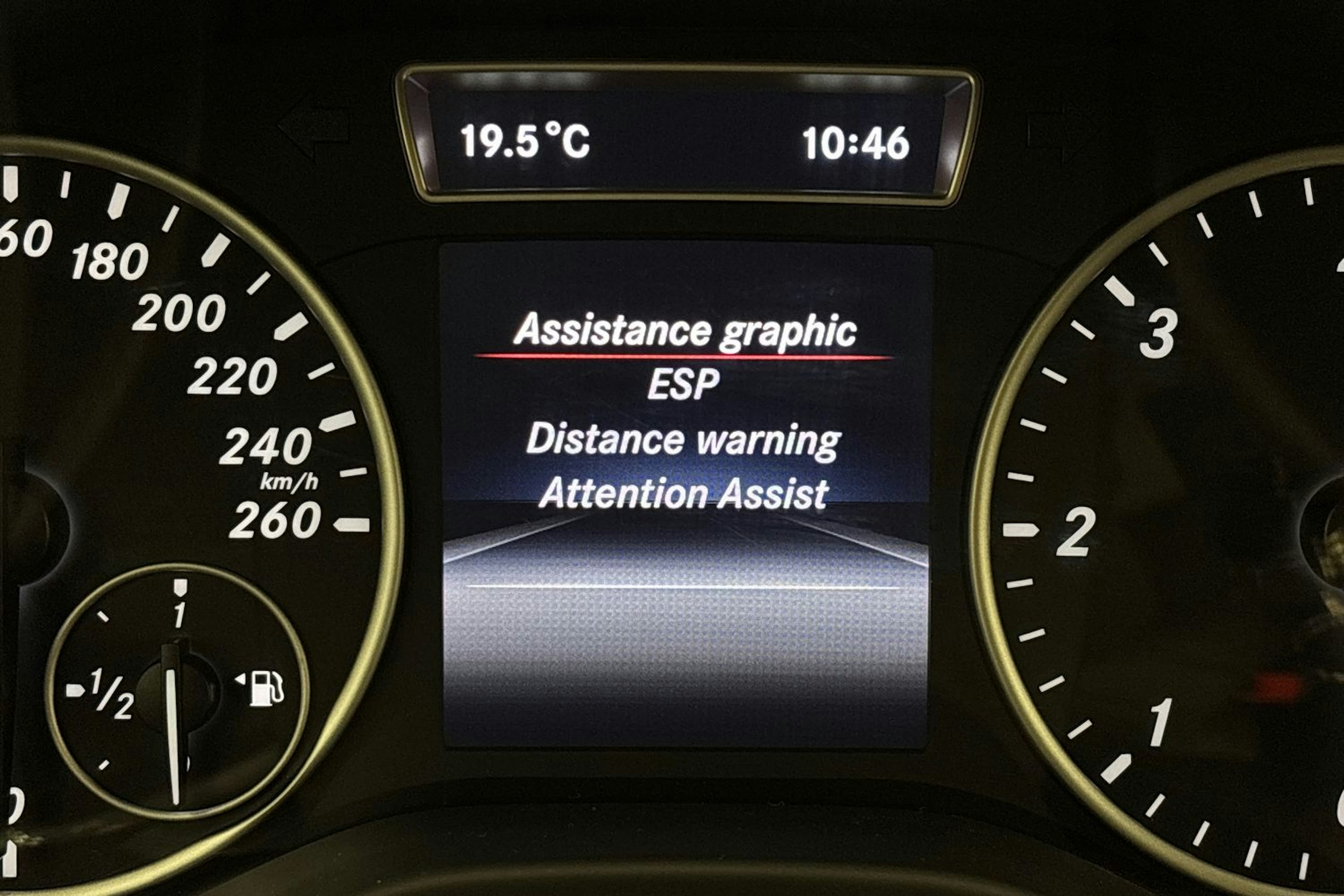 valkoinen Mercedes-Benz A 2015 kuva 20.