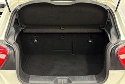 valkoinen Mercedes-Benz A 2015 kuva 23.