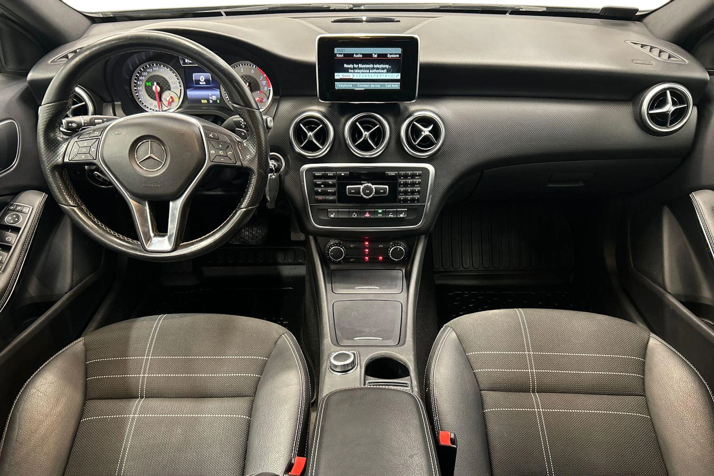 valkoinen Mercedes-Benz A 2015 kuva 7.